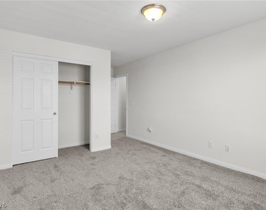 5344 Jade Crystal Avenue - Photo Thumbnail 15