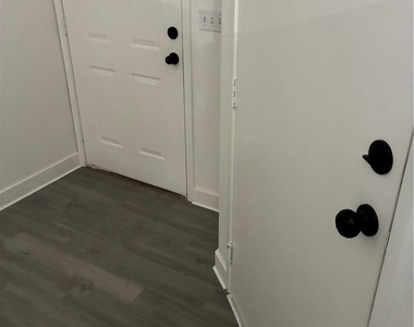 2524 Adelante Avenue - Photo Thumbnail 4