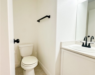 2524 Adelante Avenue - Photo Thumbnail 13