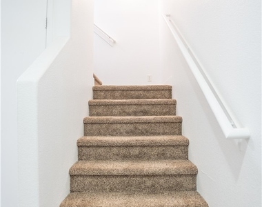 2524 Adelante Avenue - Photo Thumbnail 17
