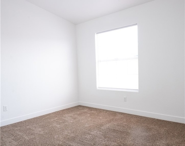 2524 Adelante Avenue - Photo Thumbnail 20