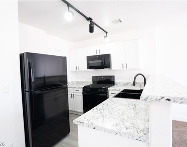 2524 Adelante Avenue - Photo Thumbnail 8