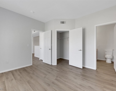 2101 Hussium Hills Street - Photo Thumbnail 18