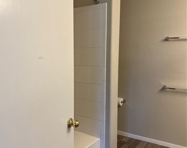 7450 S Eastern Avenue - Photo Thumbnail 16