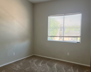 7450 S Eastern Avenue - Photo Thumbnail 11