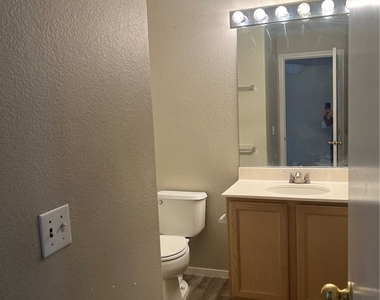7450 S Eastern Avenue - Photo Thumbnail 12