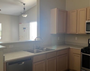 7450 S Eastern Avenue - Photo Thumbnail 8