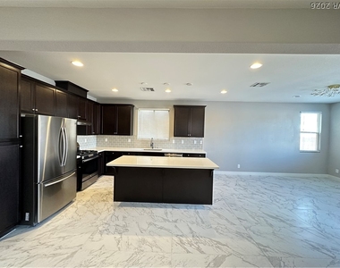 5869 Amber Mesa Street - Photo Thumbnail 6