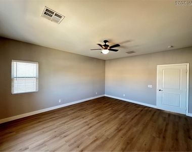 5869 Amber Mesa Street - Photo Thumbnail 18