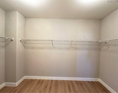 5869 Amber Mesa Street - Photo Thumbnail 16