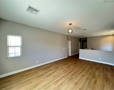 5869 Amber Mesa Street - Photo Thumbnail 9