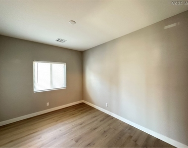 5869 Amber Mesa Street - Photo Thumbnail 24