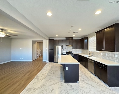 5869 Amber Mesa Street - Photo Thumbnail 7