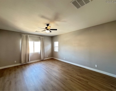 5869 Amber Mesa Street - Photo Thumbnail 20