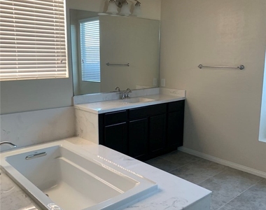 933 Kimbark Avenue - Photo Thumbnail 18