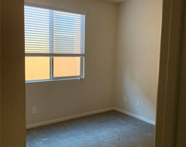933 Kimbark Avenue - Photo Thumbnail 13