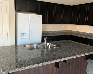 933 Kimbark Avenue - Photo Thumbnail 8