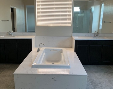 933 Kimbark Avenue - Photo Thumbnail 19