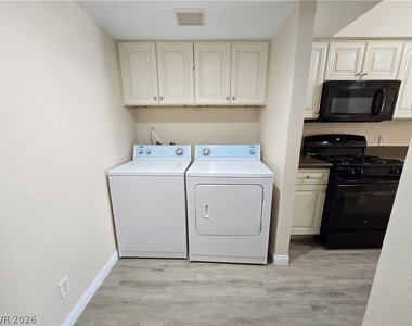 2817 Crystal Lantern Drive - Photo Thumbnail 7