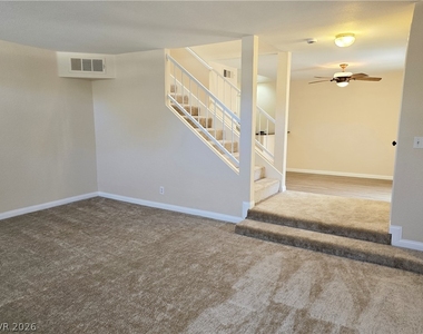 2817 Crystal Lantern Drive - Photo Thumbnail 3
