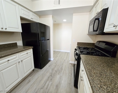 2817 Crystal Lantern Drive - Photo Thumbnail 8