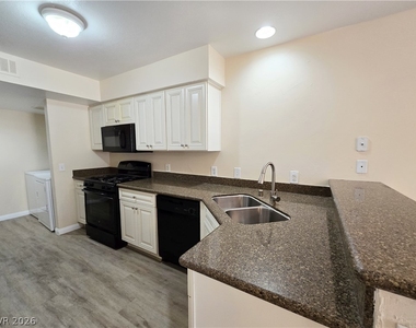 2817 Crystal Lantern Drive - Photo Thumbnail 9