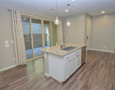 541 Tokopah Falls Street - Photo Thumbnail 9