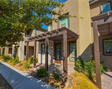 541 Tokopah Falls Street - Photo Thumbnail 1