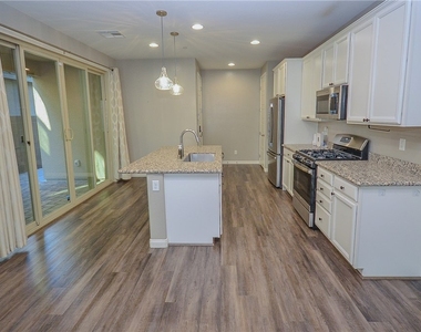 541 Tokopah Falls Street - Photo Thumbnail 7