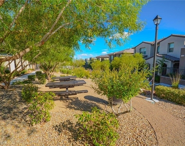 541 Tokopah Falls Street - Photo Thumbnail 28