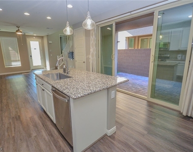 541 Tokopah Falls Street - Photo Thumbnail 10