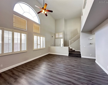 10191 Splendor Ridge Avenue - Photo Thumbnail 6