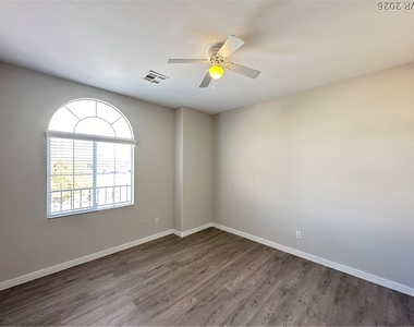 10191 Splendor Ridge Avenue - Photo Thumbnail 21