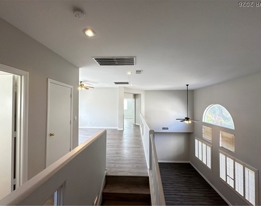 10191 Splendor Ridge Avenue - Photo Thumbnail 16