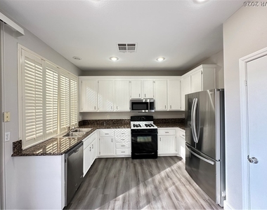 10191 Splendor Ridge Avenue - Photo Thumbnail 4