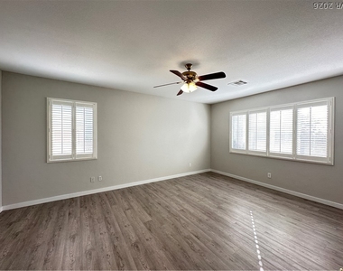 10191 Splendor Ridge Avenue - Photo Thumbnail 24