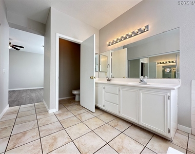 10191 Splendor Ridge Avenue - Photo Thumbnail 22
