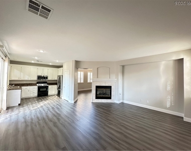 10191 Splendor Ridge Avenue - Photo Thumbnail 5