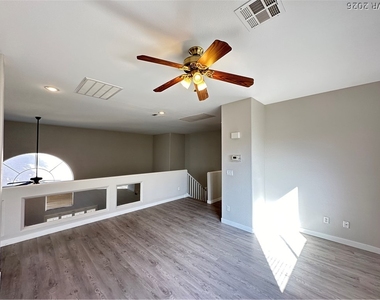 10191 Splendor Ridge Avenue - Photo Thumbnail 15
