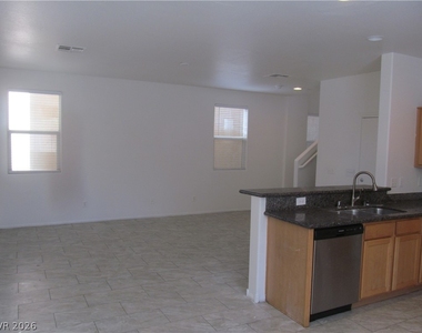 7471 Nicklin Street - Photo Thumbnail 2