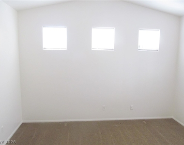 7471 Nicklin Street - Photo Thumbnail 18