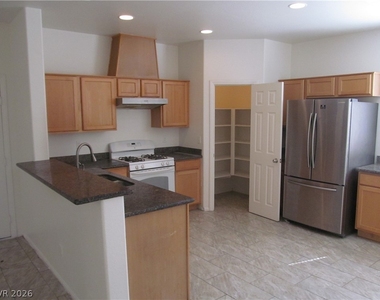 7471 Nicklin Street - Photo Thumbnail 3