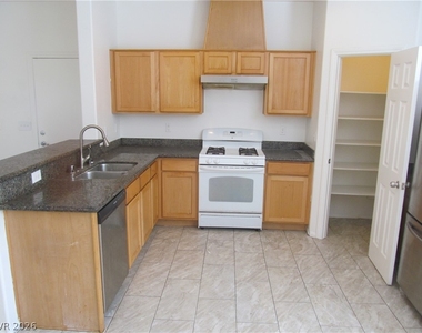 7471 Nicklin Street - Photo Thumbnail 4