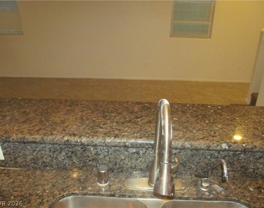 7471 Nicklin Street - Photo Thumbnail 6