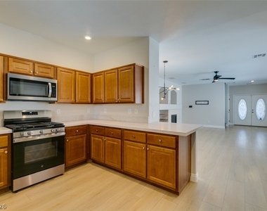 8909 Houston Ridge Avenue - Photo Thumbnail 18
