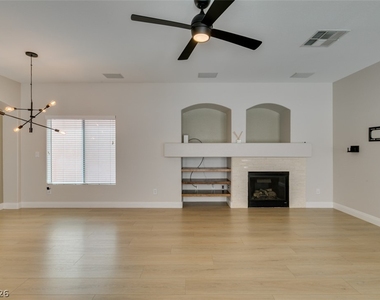 8909 Houston Ridge Avenue - Photo Thumbnail 5