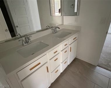 4367 Latitude Valley Court - Photo Thumbnail 13
