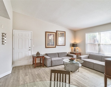 5055 W Hacienda Avenue - Photo Thumbnail 4