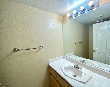 8009 Dover Shores Avenue - Photo Thumbnail 15