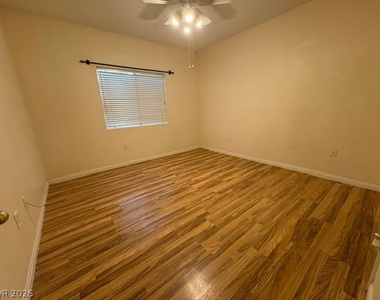 855 N Stephanie Street - Photo Thumbnail 4